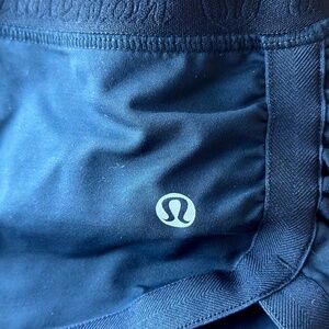 LULULEMON Hot Yoga Short, size 4